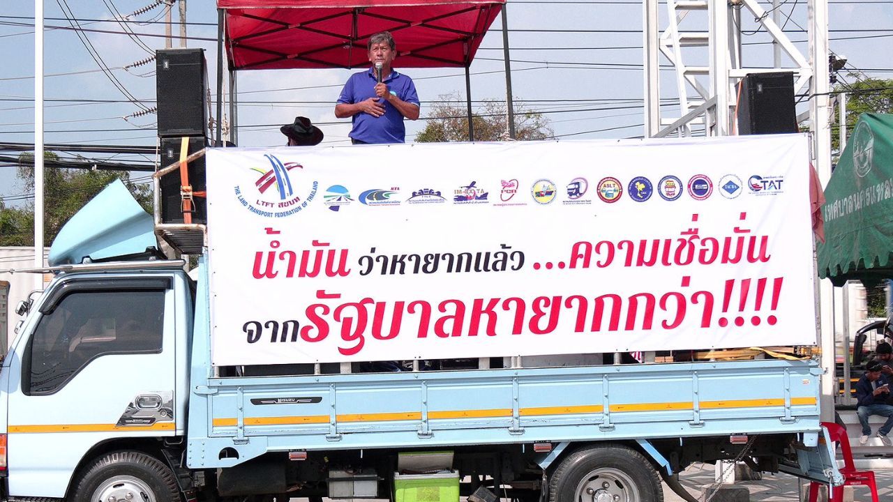 1,000 trucks assemble in Chon Buri in fuel shortage protest