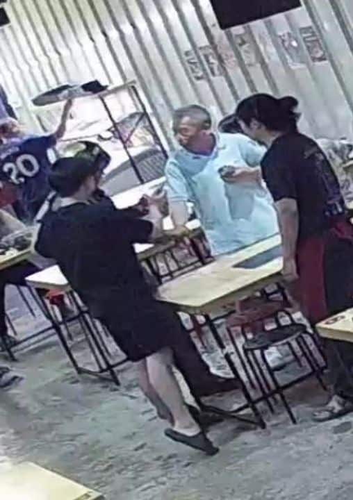 Chinese customer refuses 259-baht bill, Chiang Mai buffet owner says