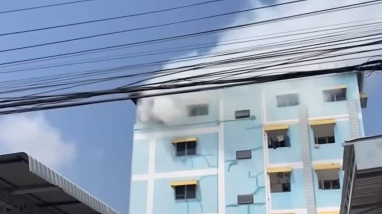 Unattended microwave suspected in Samut Prakan apartment fire