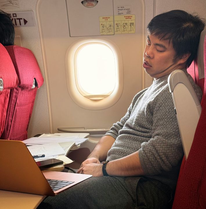 In-flight credit card theft rises to 80 cases with losses over 8 million baht, prompting the Immigration Bureau to warn travellers.