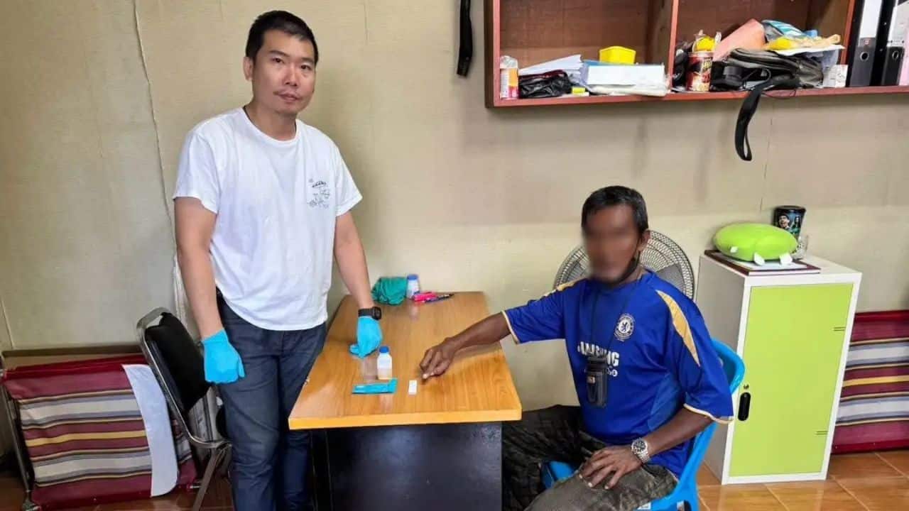 Motorcycle taxi rider suspected of public indecency in Songkhla