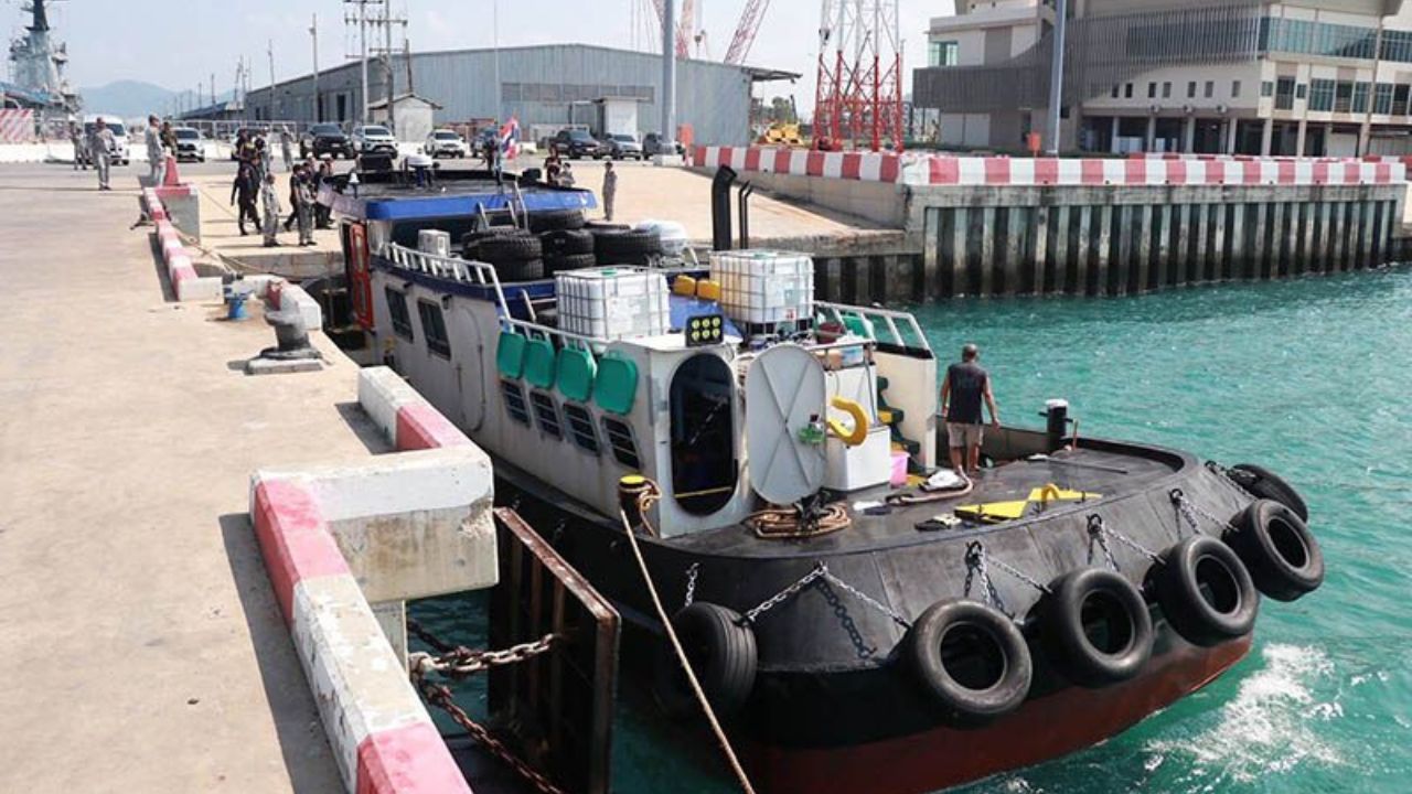 A suspected fuel smuggling case is under investigation after 85,000 litres of diesel was seized from a tugboat off Sattahip in Chon Buri.