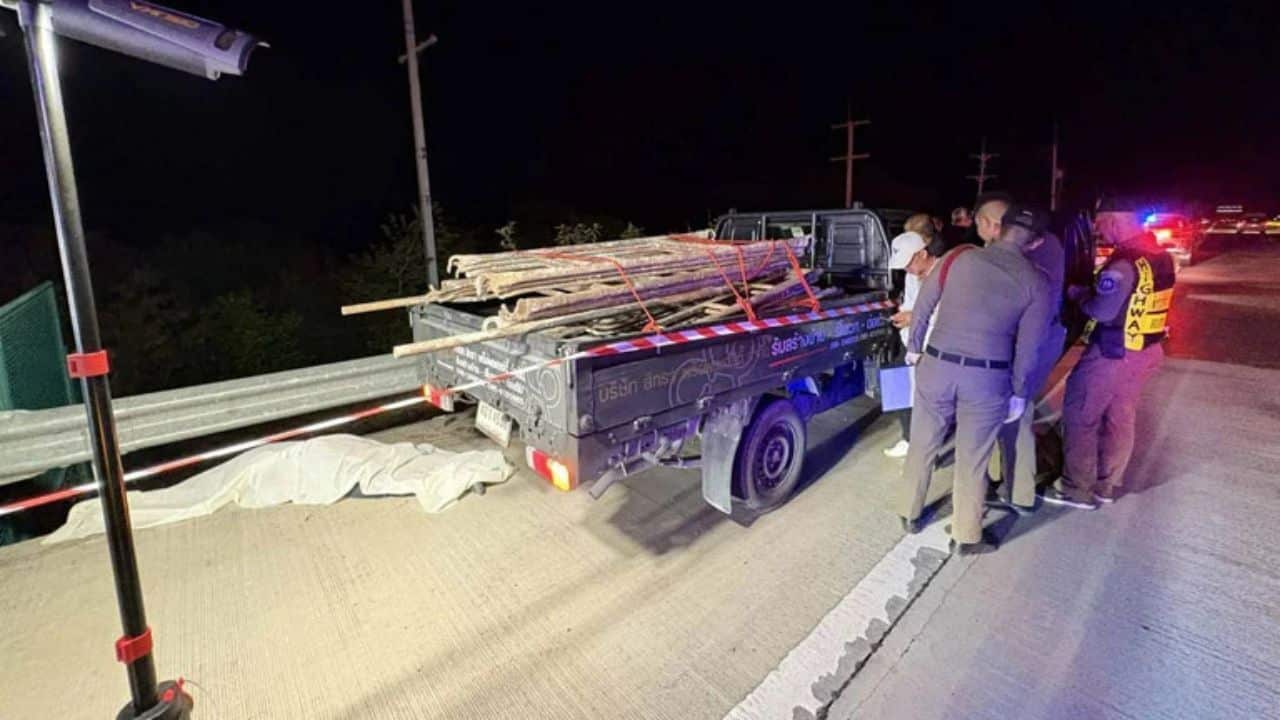 A motorway shooting is under investigation after a 30 year old man was found dead on the hard shoulder in Sung Noen, Nakhon Ratchasima.