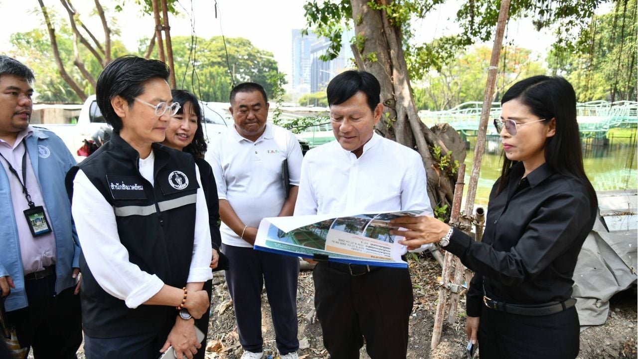 The Lumpini Green Bridge is expected to open informally on May 1, linking Lumpini Park and Benchakitti Park with a 250-metre walkway.