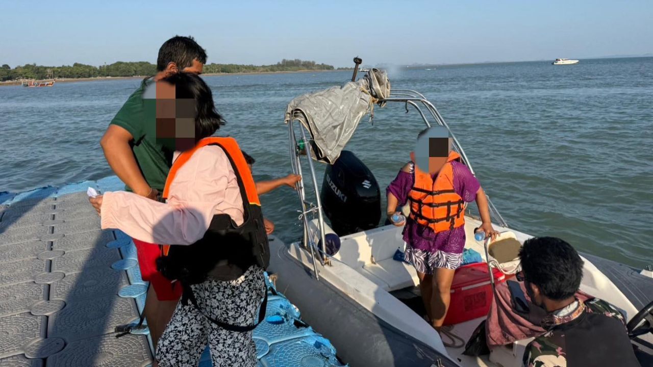 Longtail boat overturns off Krabi coast, two tourists taken to hospital