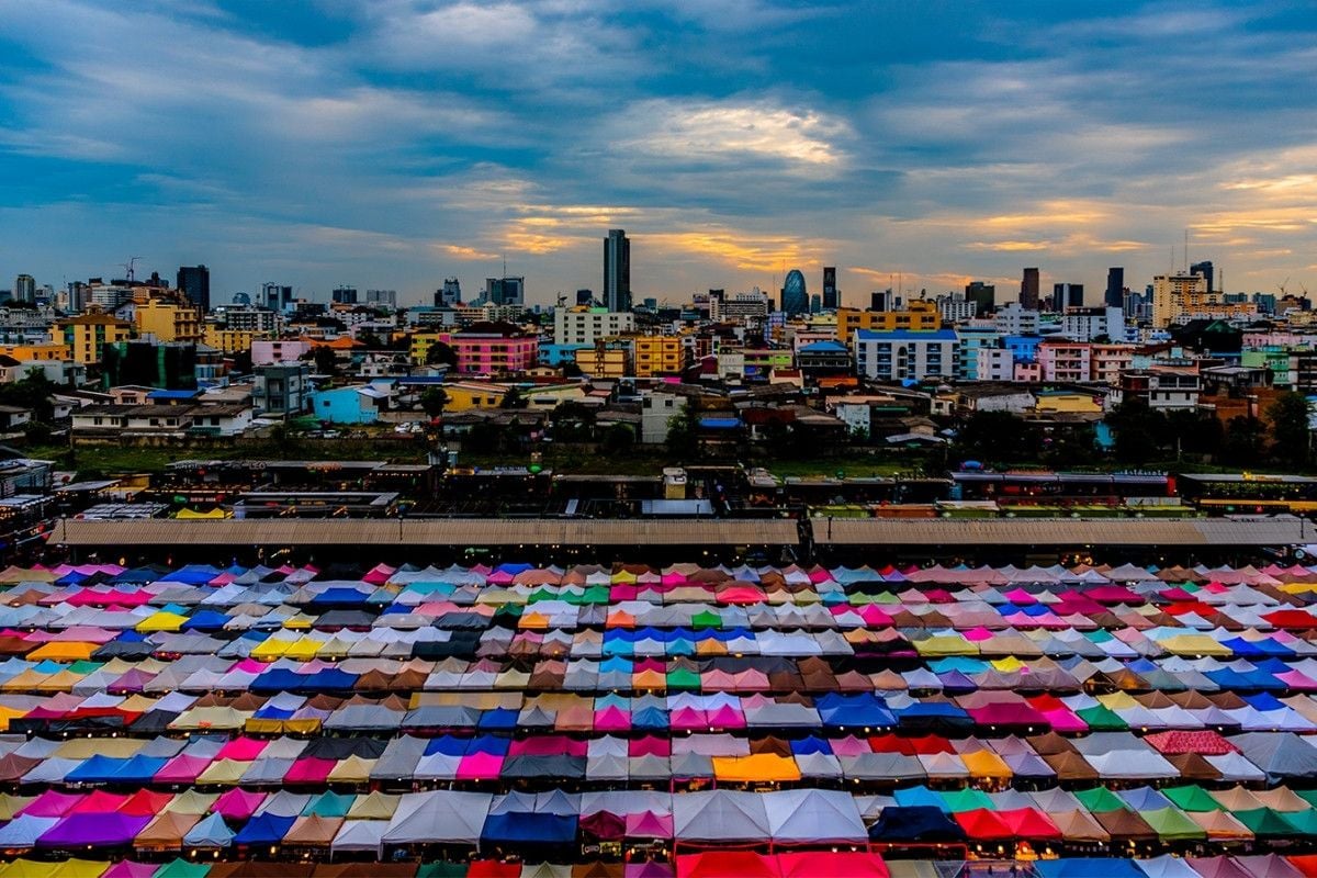 bangkok property overview: huai khwang