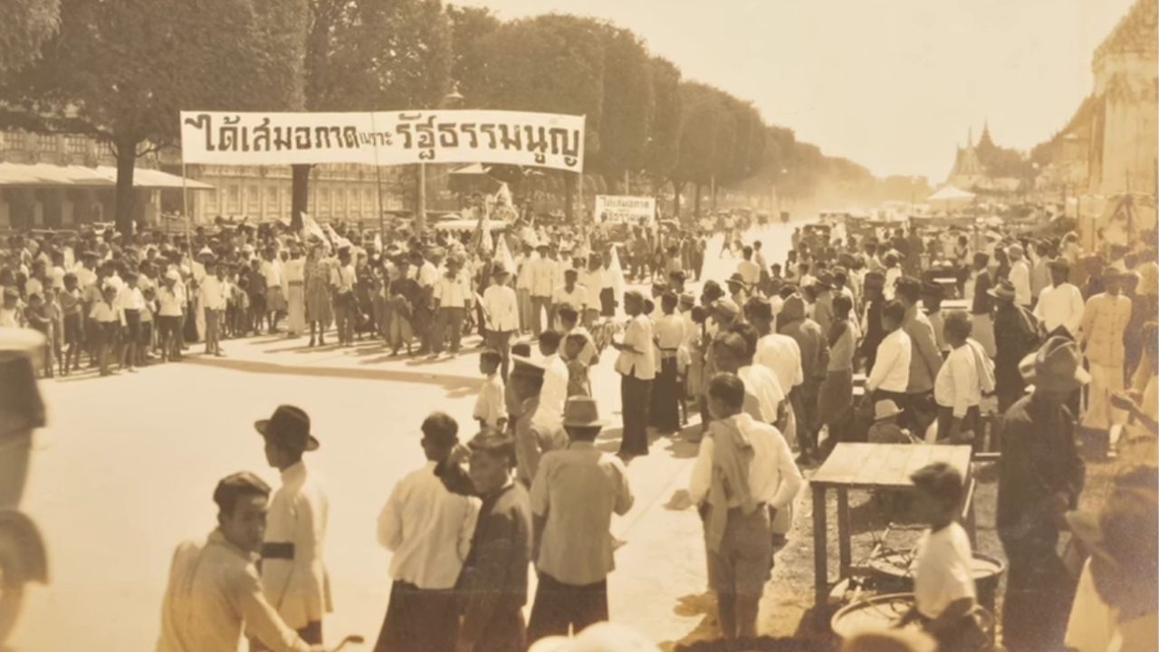 A vintage image of the Siam Tramway Workers' Association, Thailand's first legal union from 1932.
