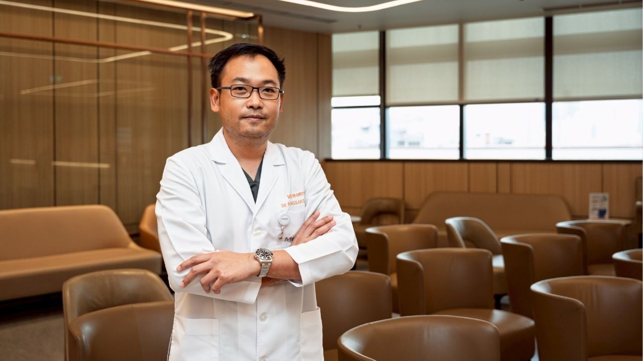 Dr. Pongsakorn Bupparenoo, an orthopaedic trauma specialist, examines a patient at MedPark Hospital.