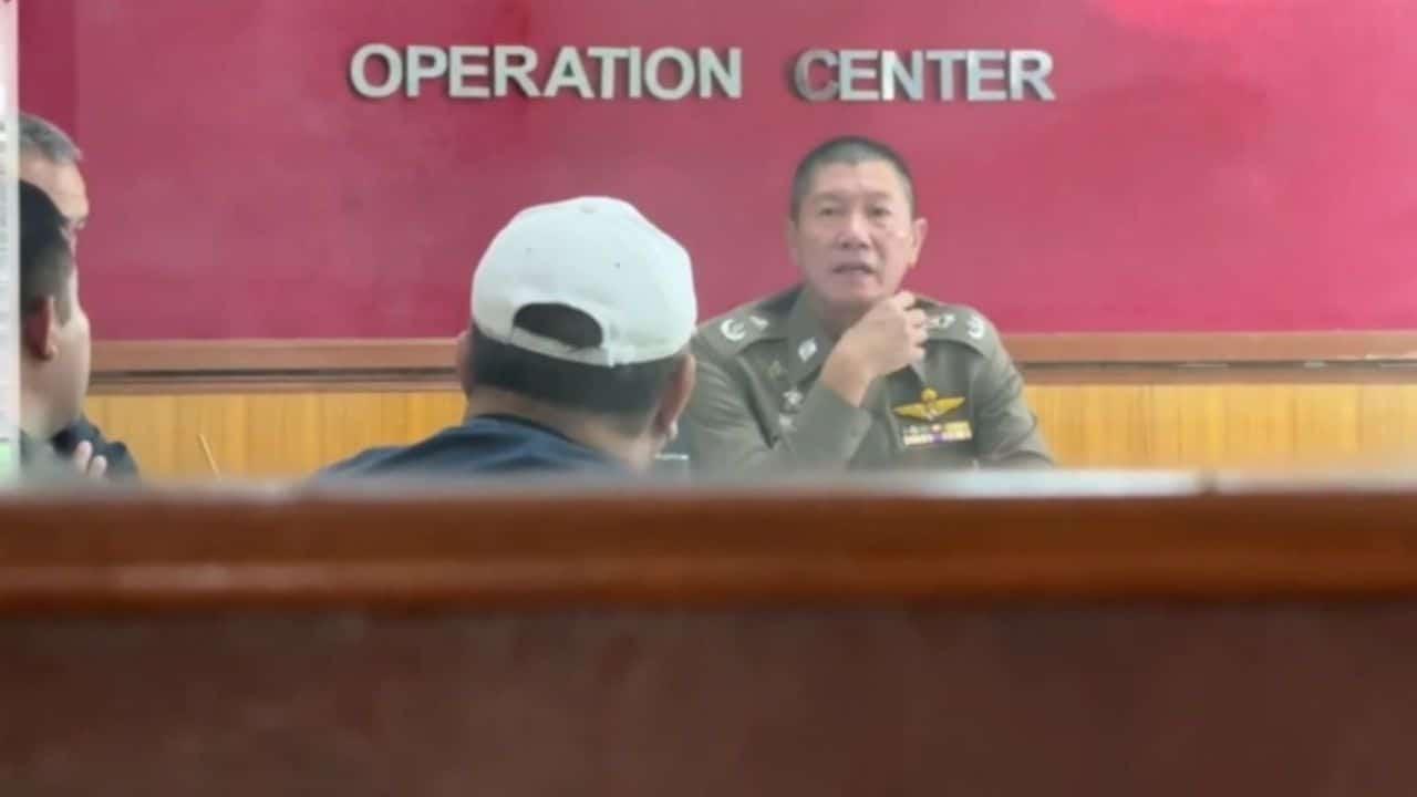 Police allegedly extort gold necklace in Pathum Thani