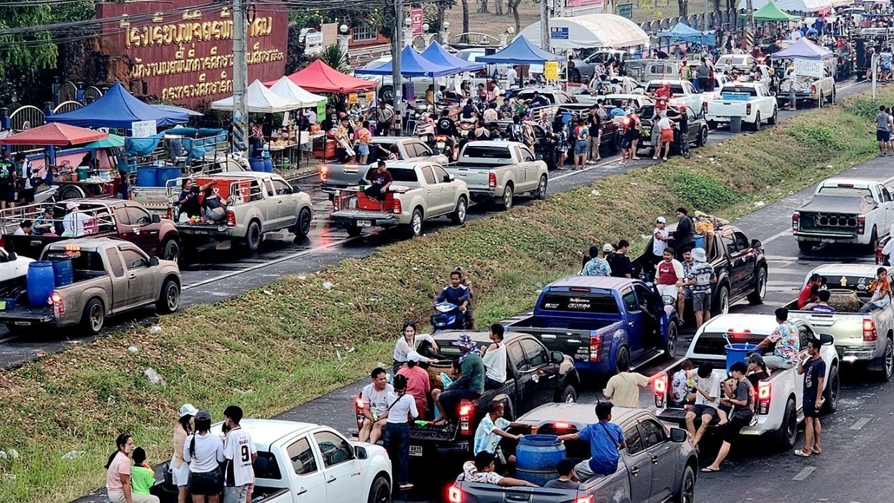 Phitchit Songkran celebration on Khao Tang Road