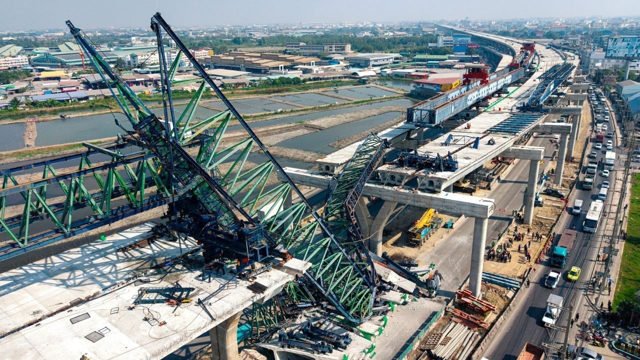 Fatal crane collapse on Rama 2 Road