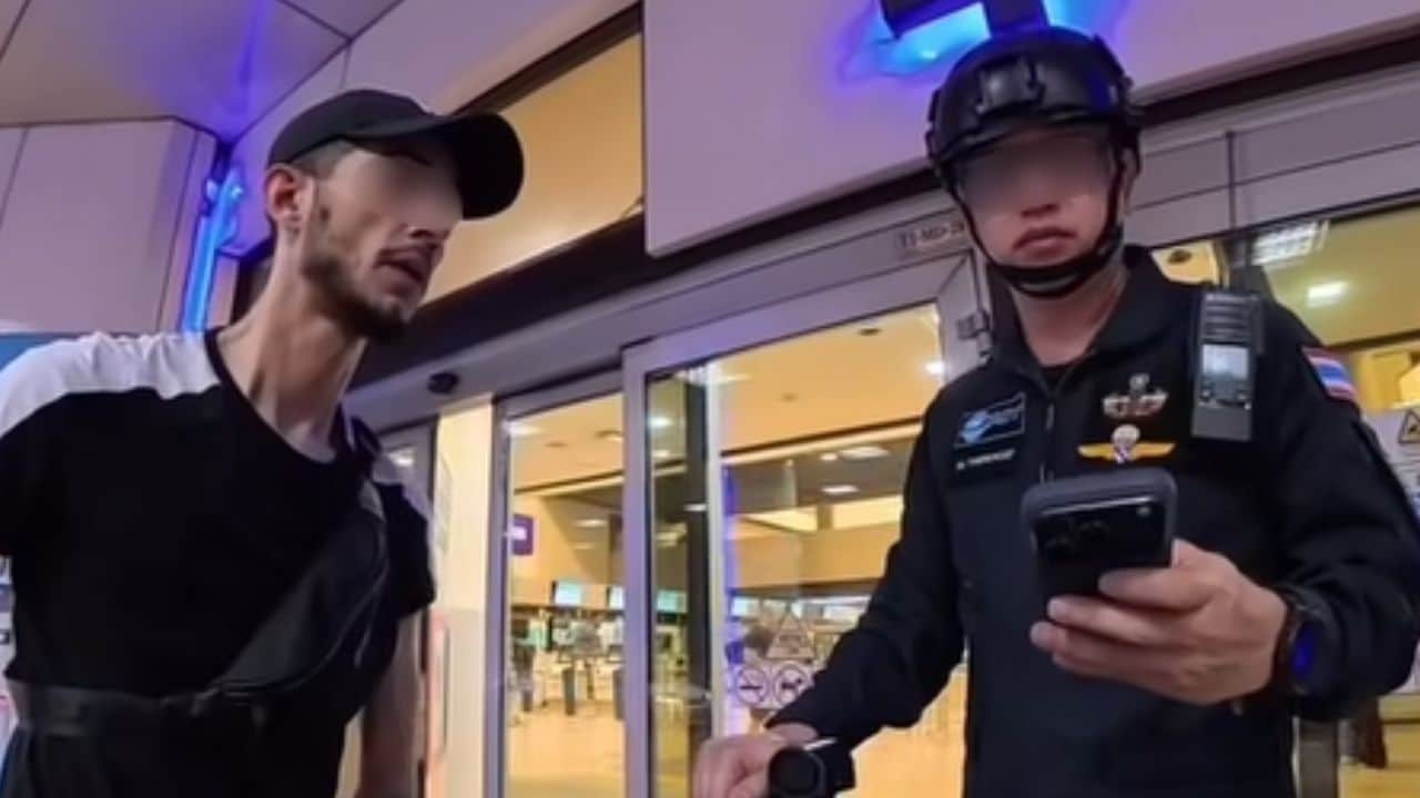 Foreigner underpays Thai taxi rider at Don Mueang Airport