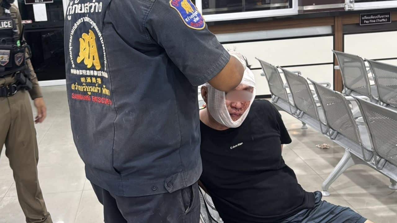 Chinese man gropes Pattaya woman