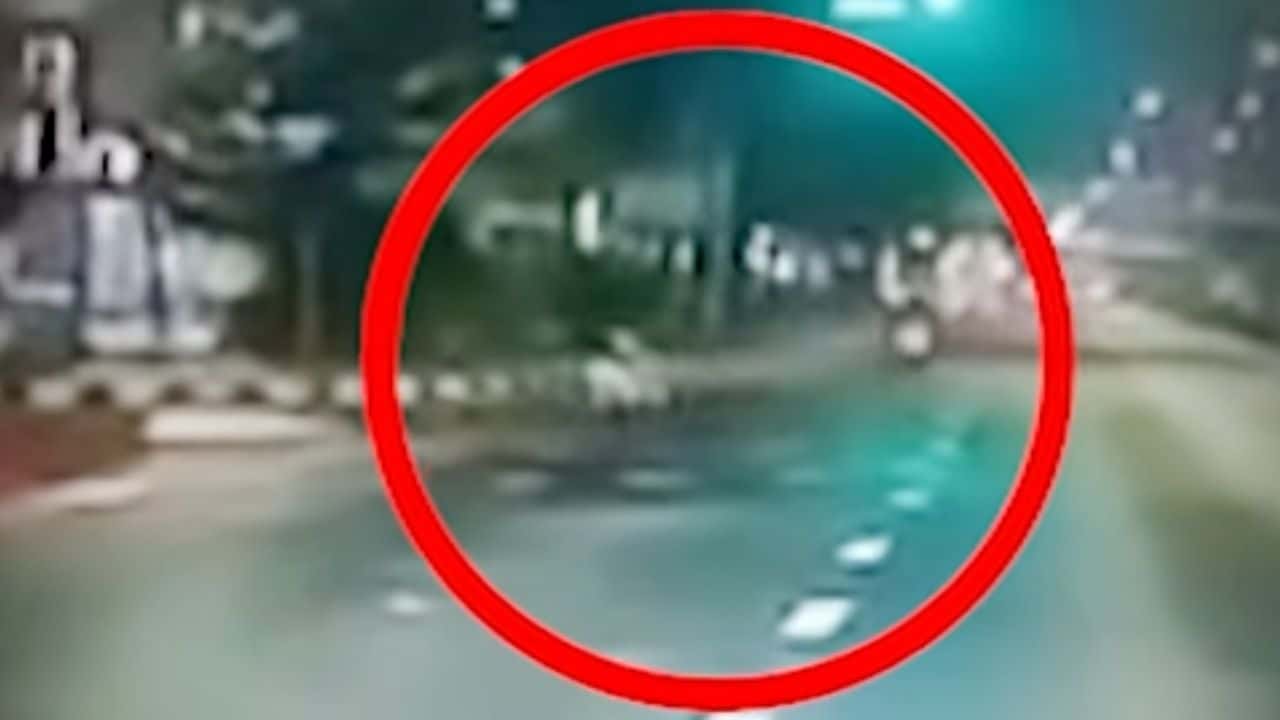 Thai girl jumps off motorcycle to escape from rider