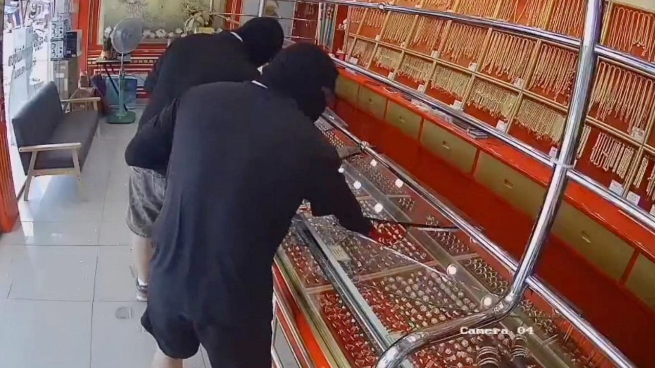 Chinese thieves arrested in Nakhon Ratchasima gold shop robbery