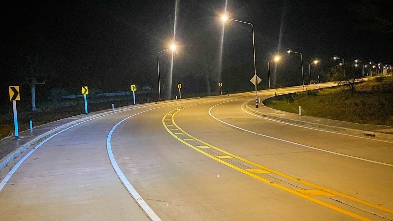 Thailand cuts road light for energy saving