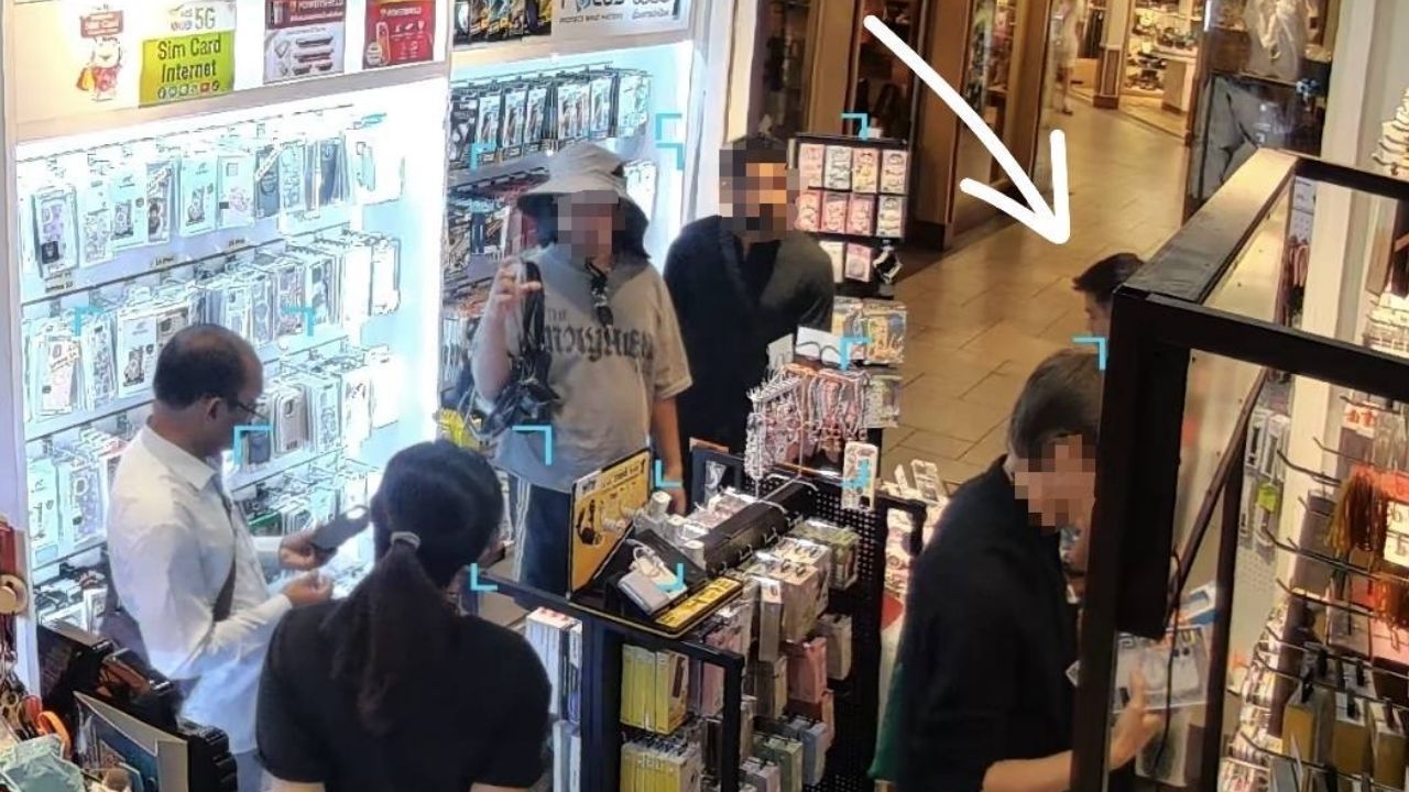 Indian man steals at Terminal 21 Bangkok