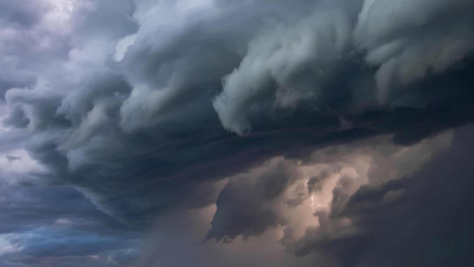 Udon Thani storm kills frog hunter, destroys 40 homes | News by Thaiger