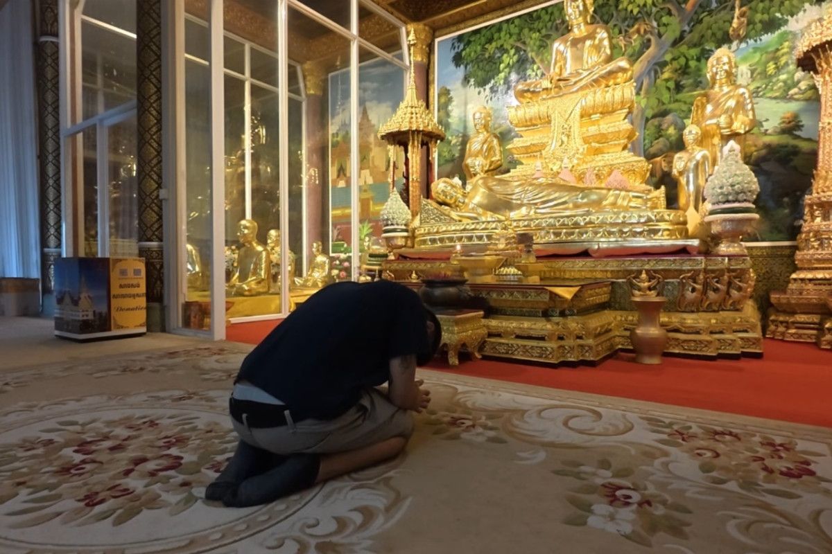 Thai page spotlights vlogger's Cambodia temple confrontation | News by Thaiger