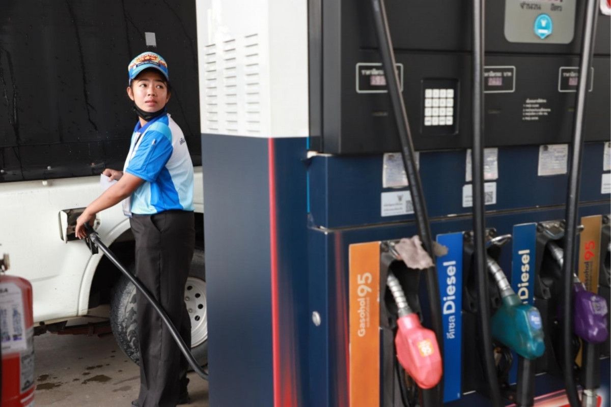 Unemployment looms as PTT 'tests' self-service fuelling | News by Thaiger