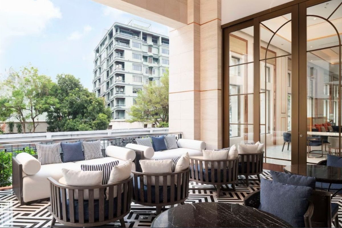 Lobby terrace at Radisson Hotel Chateau de Bangkok