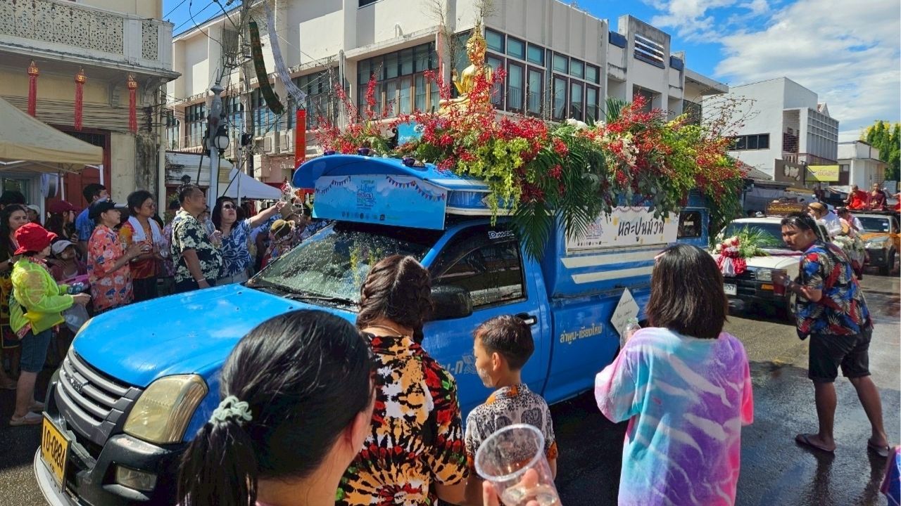 Ceremonial procession in Lamphun commemorates the 150th birth anniversary of Kruba Sriwichai.