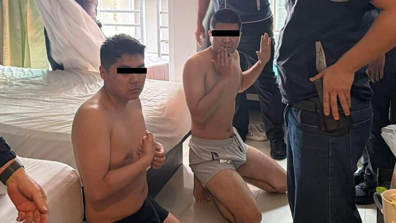 Police arrested two Kyrgyz suspects at a Phuket hotel after Interpol Red Notices linked them to a murder case in Kyrgyzstan.