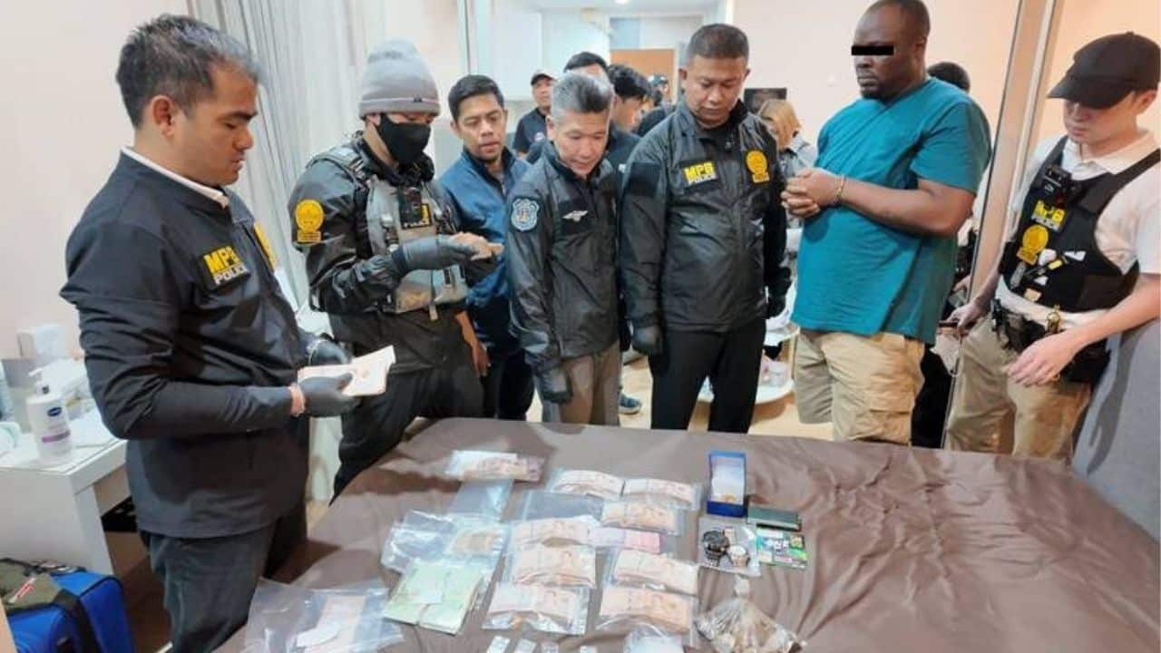 Police arrested four suspects, including Nigerian and Swiss nationals, in a cocaine network bust spanning Bangkok and Nonthaburi.