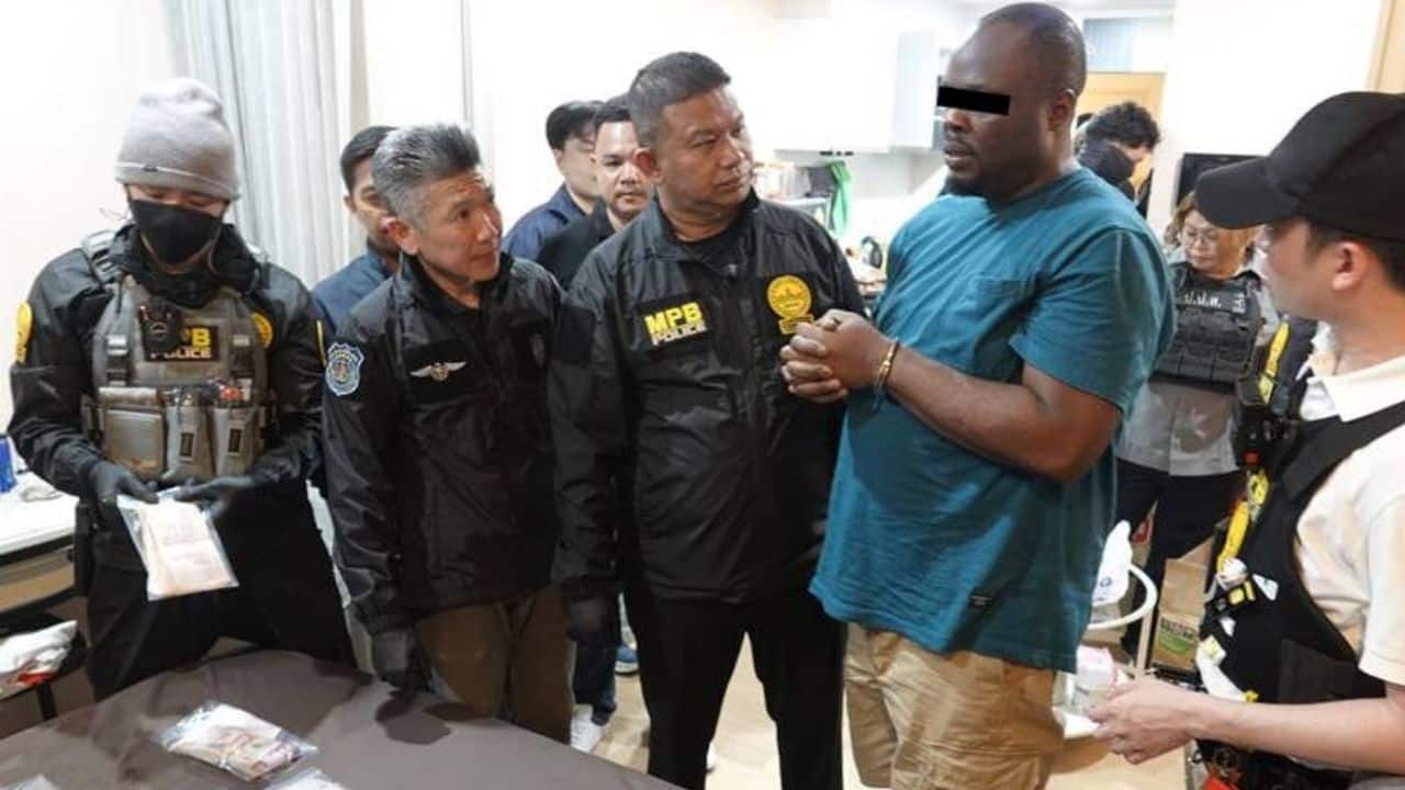 Police arrested four suspects, including Nigerian and Swiss nationals, in a cocaine network bust spanning Bangkok and Nonthaburi.