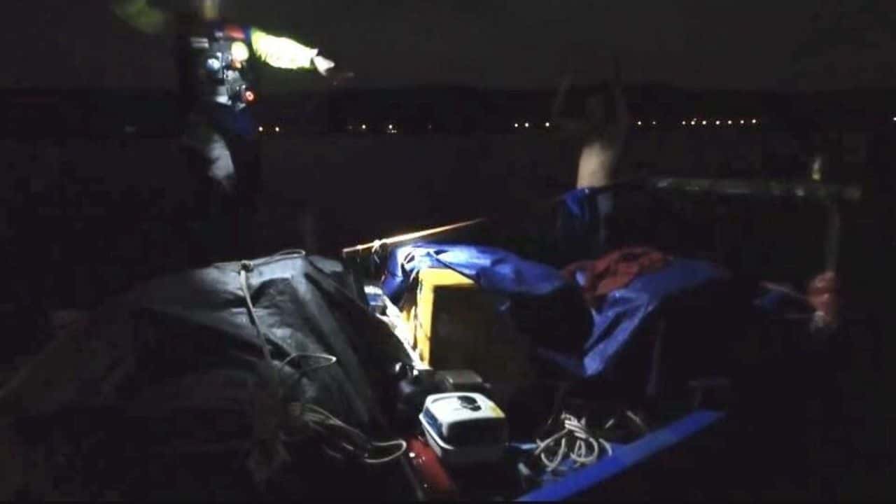 A Trat maritime operation sees Thai officers seize multiple crates of picked crab meat and detain six Cambodian crew members off Khlong Yai.