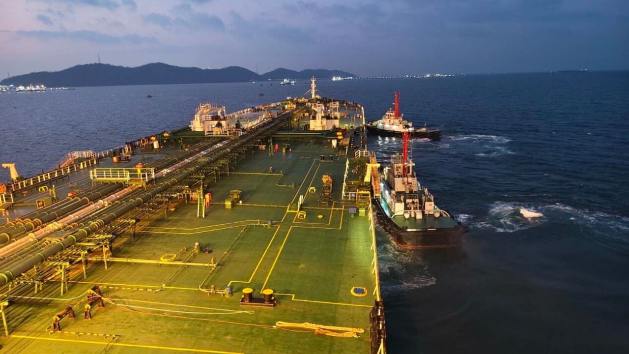 A Bangchak oil tanker safely reached Thailand after passing through the Strait of Hormuz and transferring crude to its Si Racha refinery.