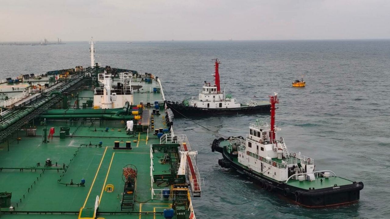 A Bangchak oil tanker safely reached Thailand after passing through the Strait of Hormuz and transferring crude to its Si Racha refinery.