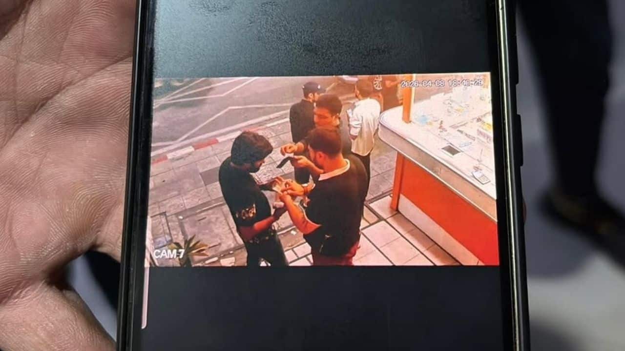 Two Indian tourists lost US$900 in a Pattaya exchange scam after three men allegedly took the money near a currency booth.