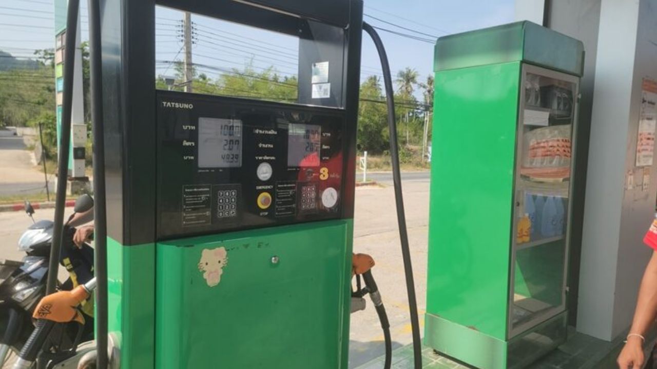 A Mercedes driver allegedly left a Hat Yai petrol station without paying for 1,000 baht of benzine, leaving a worker to cover the cost.