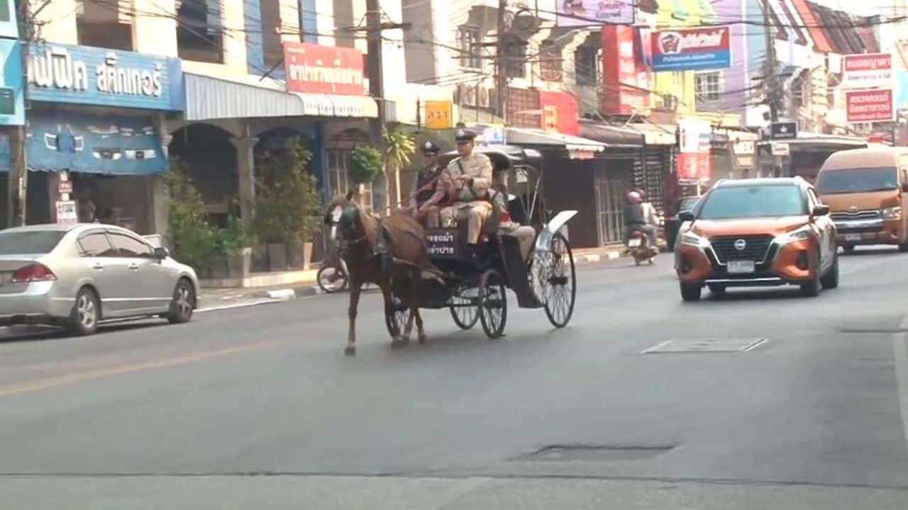 A horse carriage patrol was launched in Lampang for Songkran, with officers in vintage uniforms patrolling tourist areas.