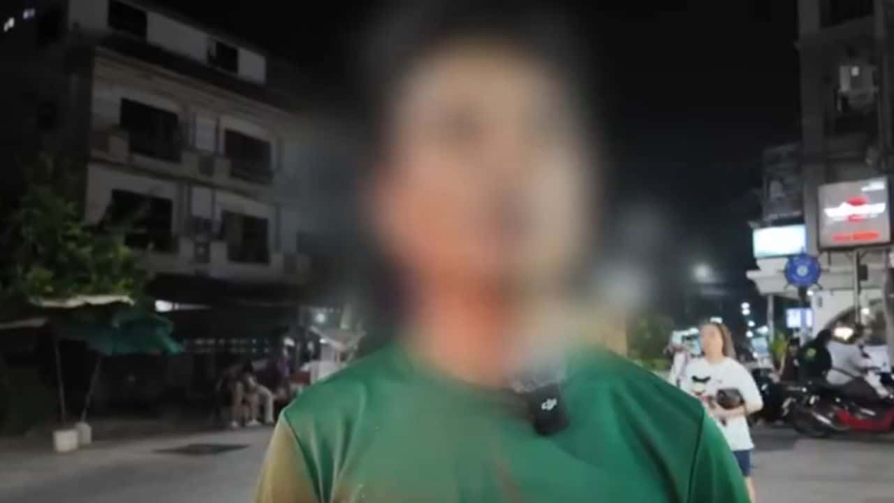 Police in Bang Lamung are searching for a food delivery rider accused of assaulting a man during a misunderstanding over honking.