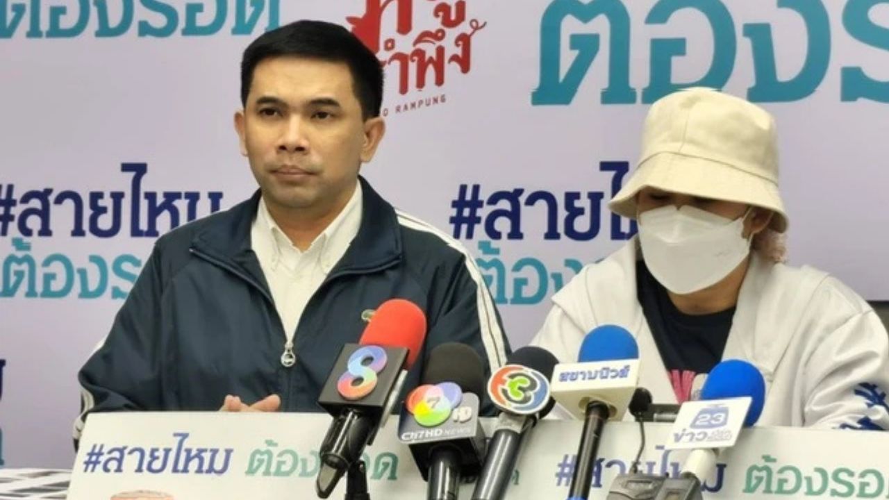 A woman says her fake police officer boyfriend stole gold and cash from her safe after a year-long relationship in Bangkok.