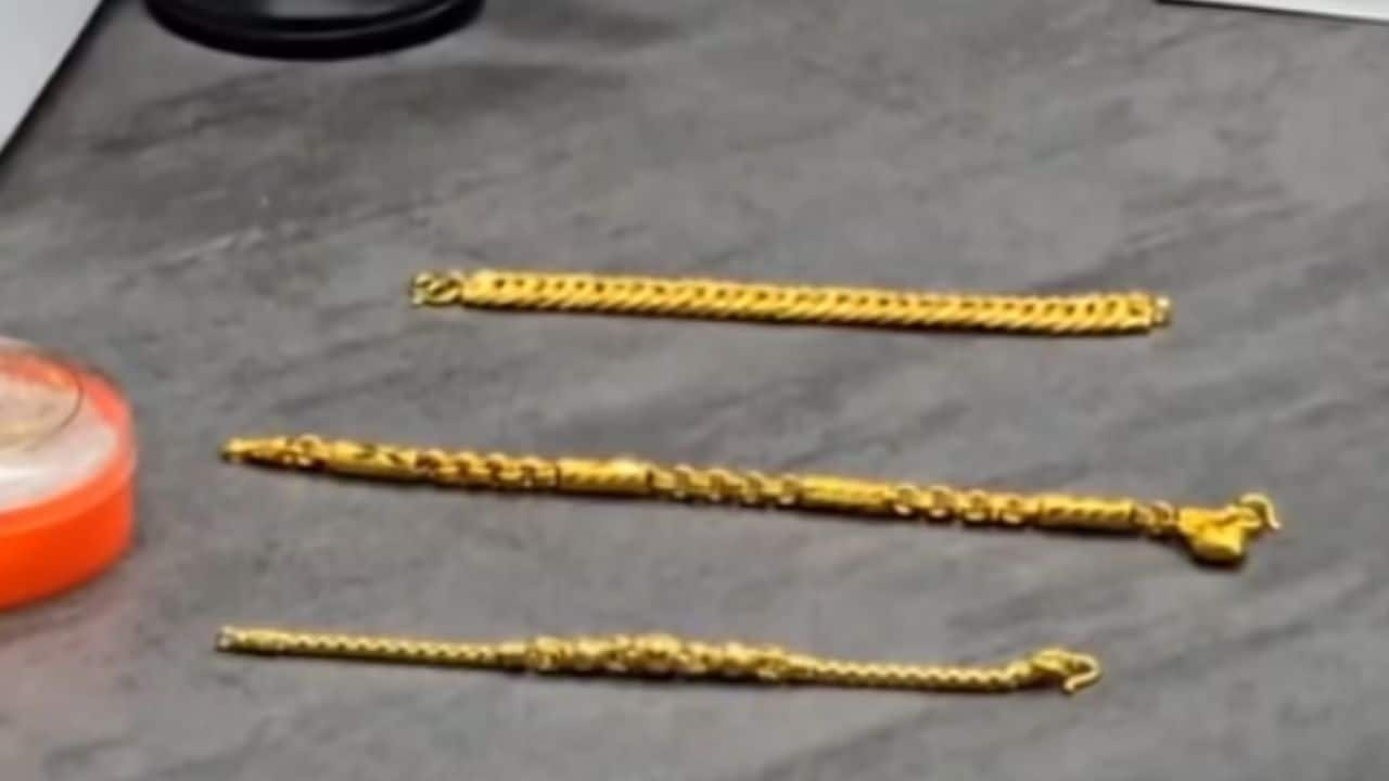 A woman says her fake police officer boyfriend stole gold and cash from her safe after a year-long relationship in Bangkok.