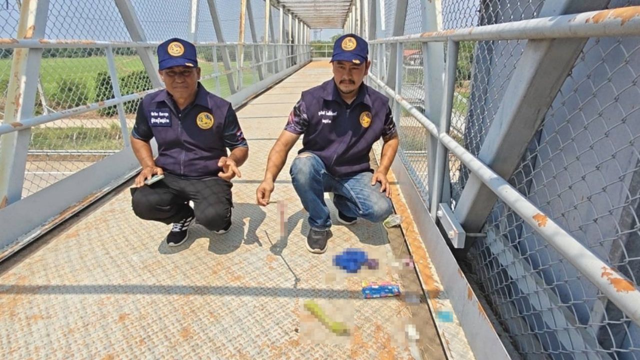 A Pathum Thani bridge is under inspection after used condoms, underwear, and other items were found following public complaints.