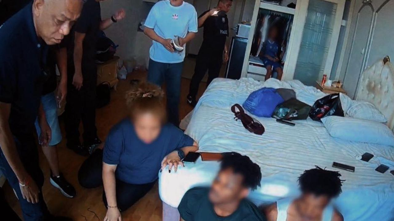Police arrested a Thai woman and three Nigerian men over a Pattaya romance scam involving mule accounts and alleged money transfers.