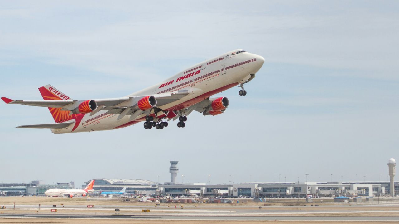 Three major Indian airlines have warned that rising fuel costs could force them to stop operating without support from the government.