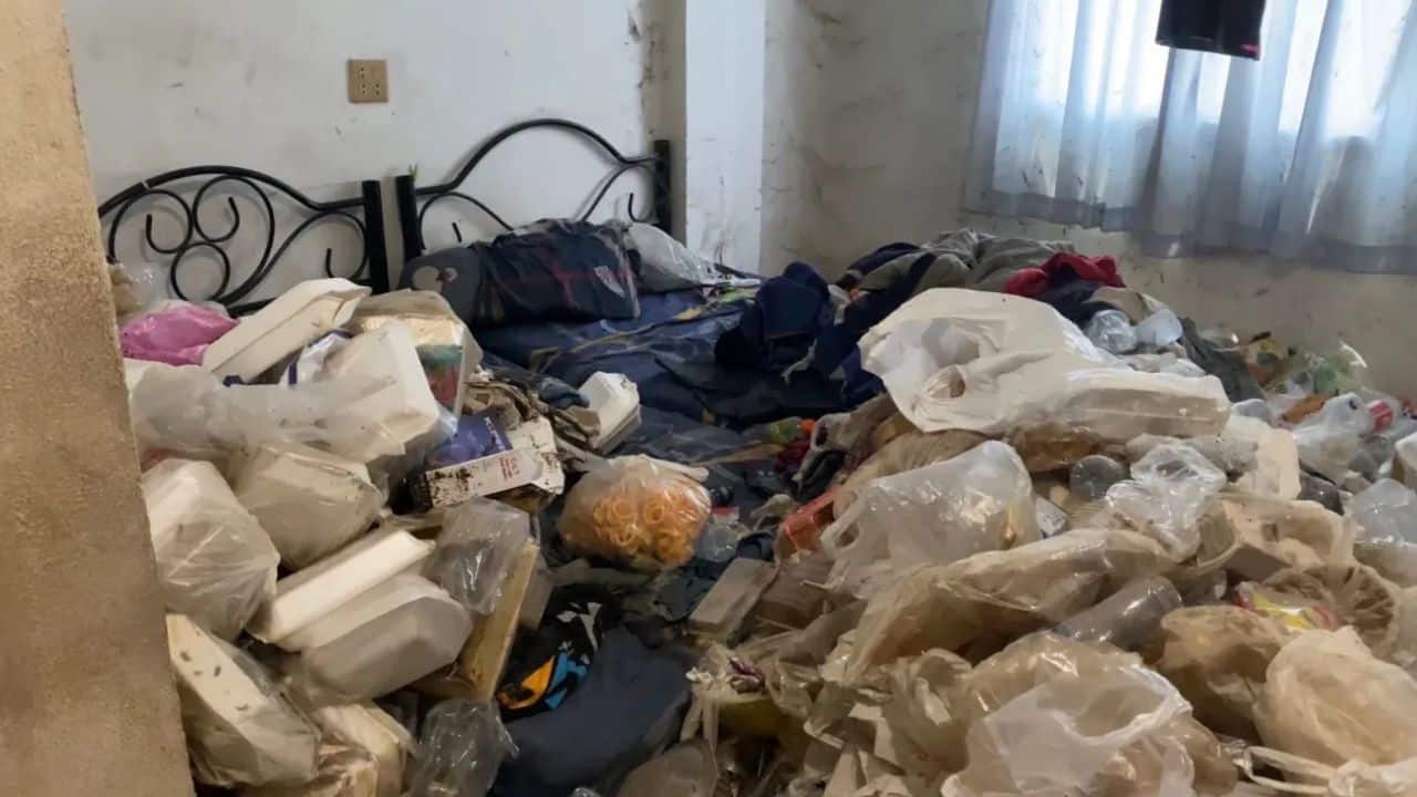 A condo staff in Udon Thani found a rented room buried in rubbish after a burst pipe led them to inspect the source of a bad smell.