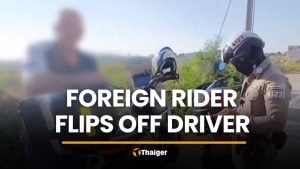 Foreign rider rides against traffic, flips off driver in Chon Buri | Thaiger