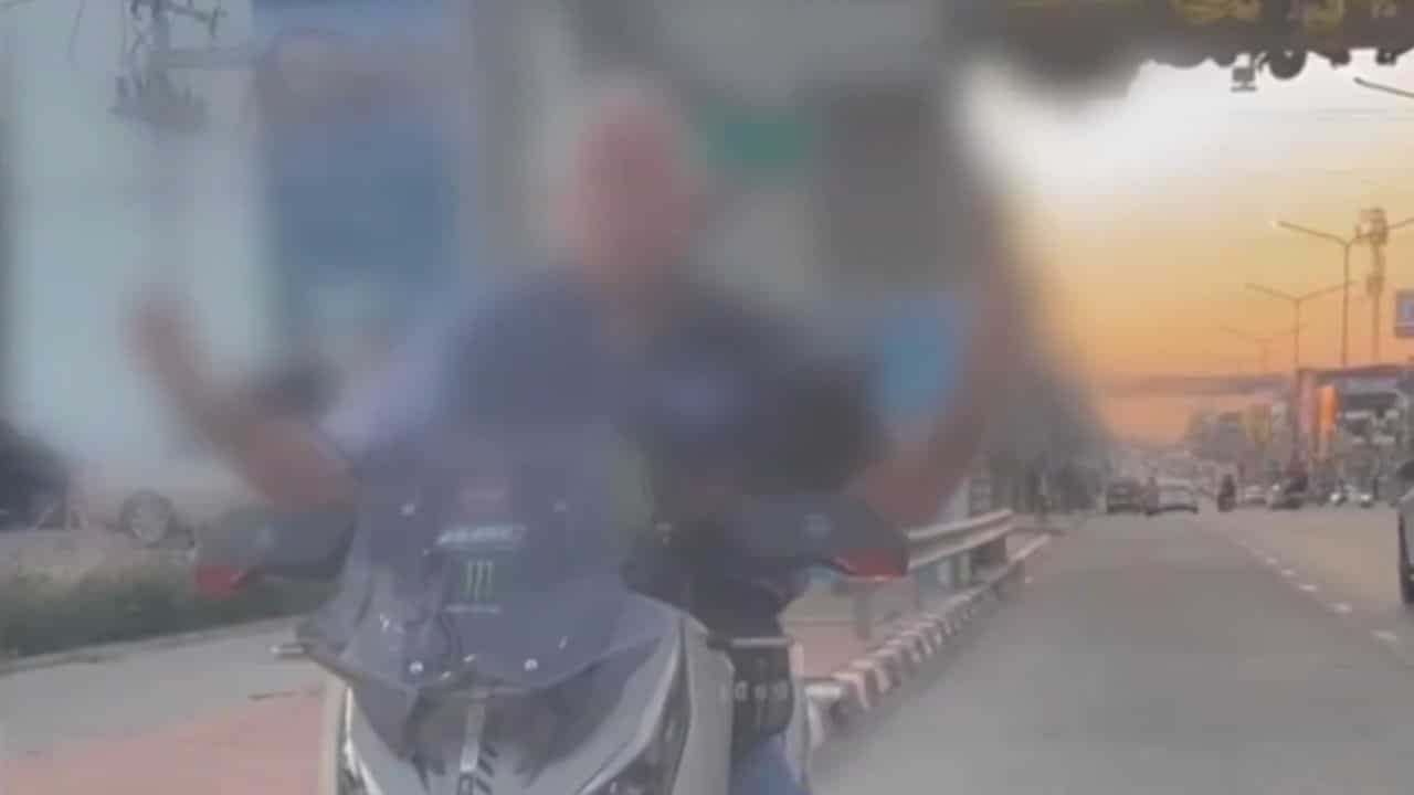 A foreign rider in Chon Buri was detained after riding against traffic, putting up a middle finger, and tearing up a police ticket.