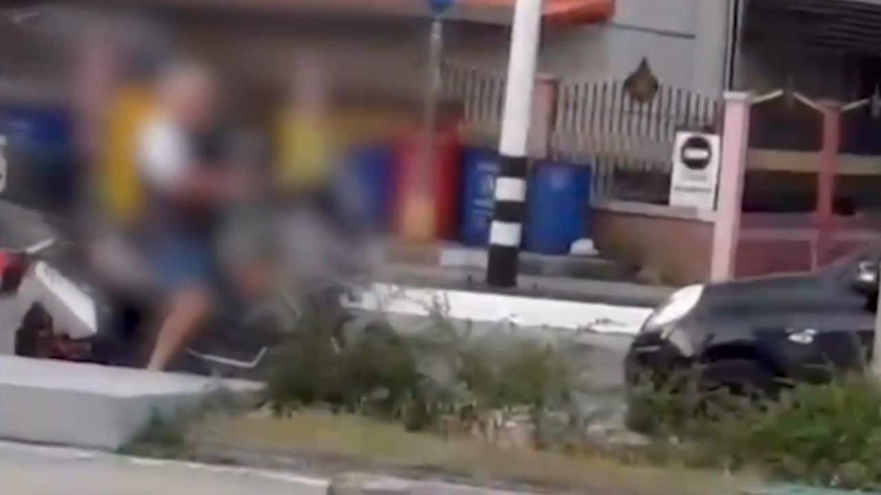 A foreign rider in Chon Buri was detained after riding against traffic, putting up a middle finger, and tearing up a police ticket.