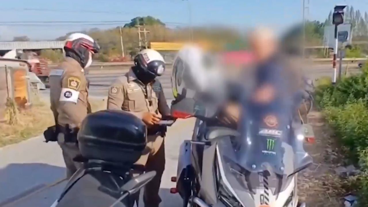 A foreign rider in Chon Buri was detained after riding against traffic, putting up a middle finger, and tearing up a police ticket.