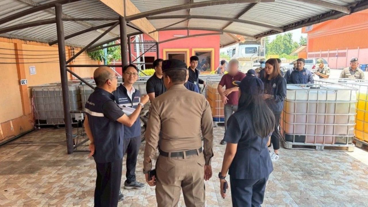 Songkhla orders a probe after 100,000 litres of diesel were found at a truck yard in Sadao without permit documents.