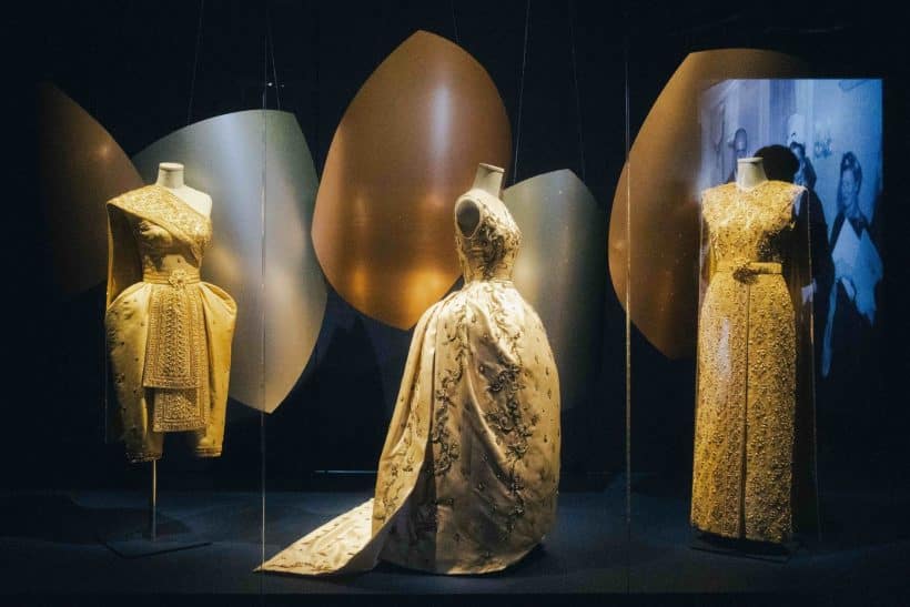 The exhibition La Mode en Majesté Chud thai