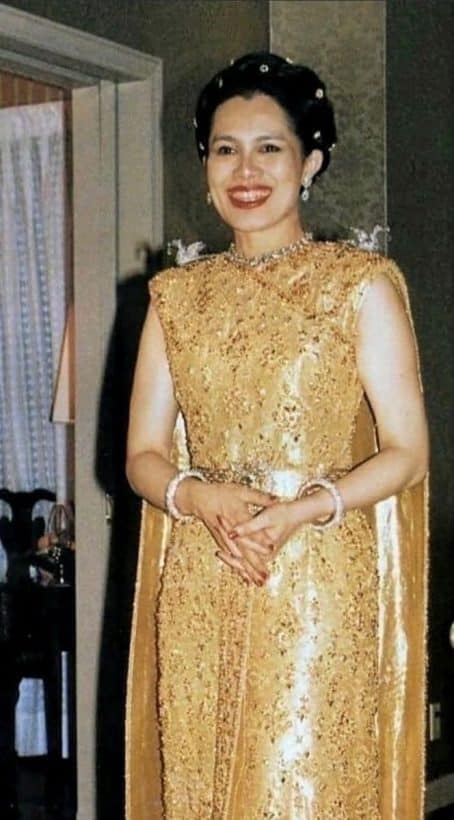 Queen Sirikit wears chud thai