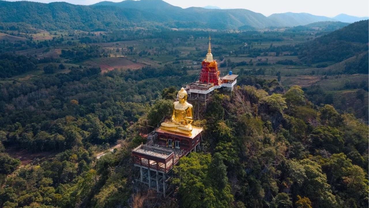 Phrae's old walled town features stunning teak mansions, perfect for travelers seeking quiet experiences in Thailand.